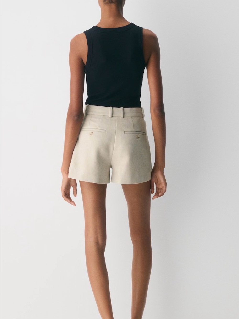 Aritzia Babaton Pleated Mini Short - Heather Matte Pearl - Picture 4 of 7